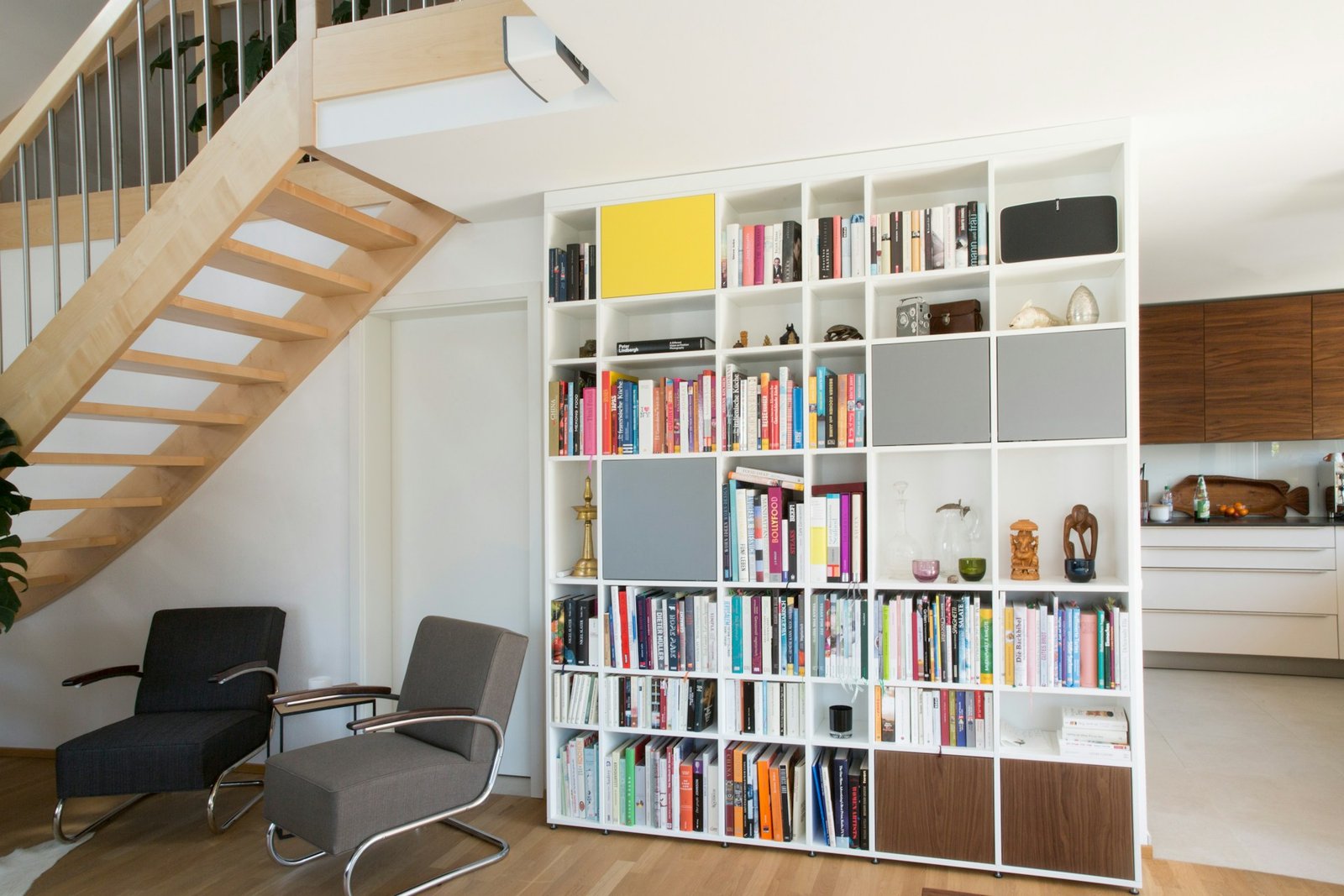 Regal im Wohnraum