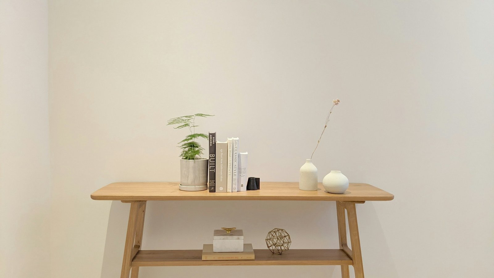 Tisch im Wohnraum
